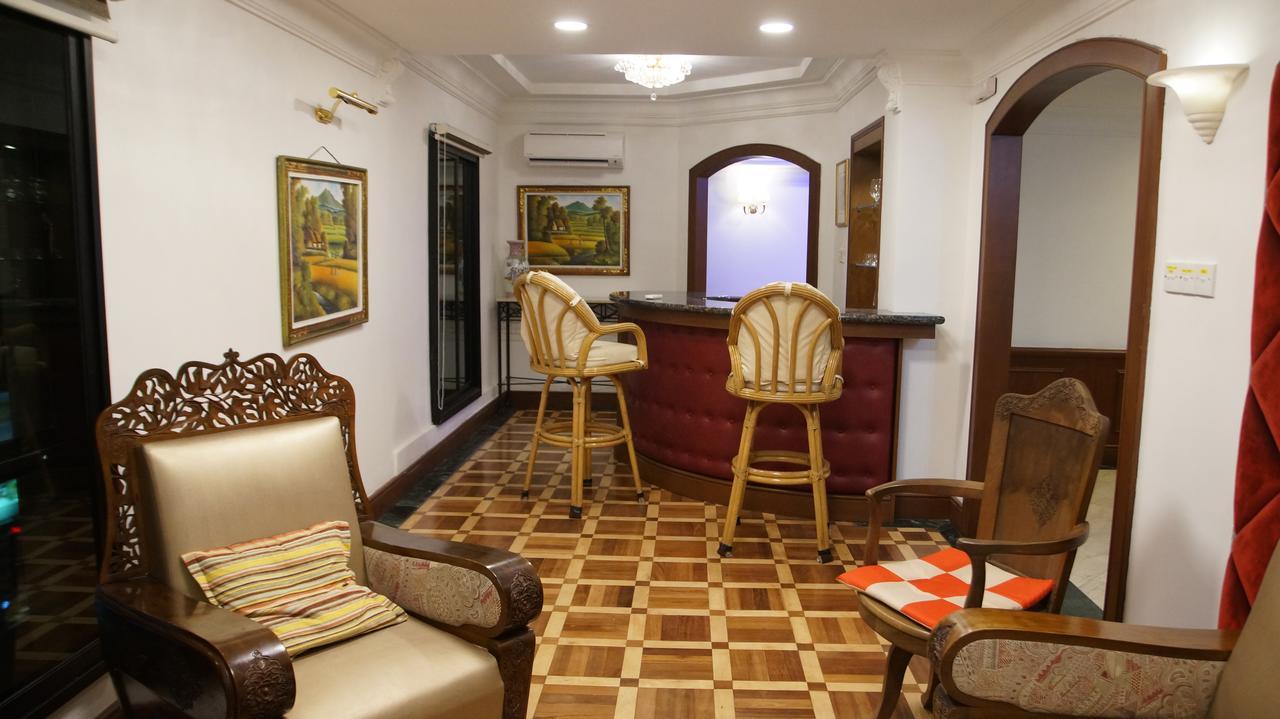 Aparthotel Marina Court Luxury Penthouse Kota Kinabalu Esterno foto