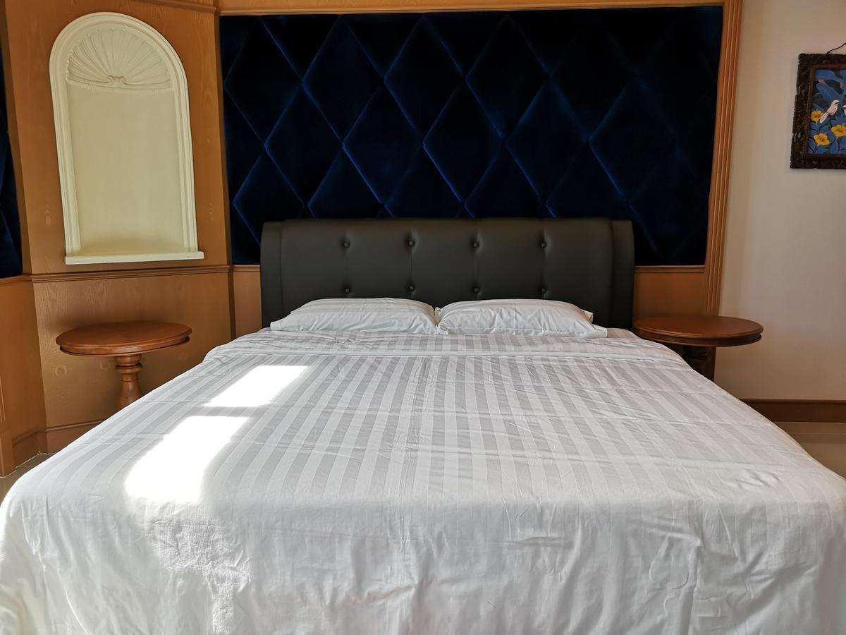 Aparthotel Marina Court Luxury Penthouse Kota Kinabalu Esterno foto