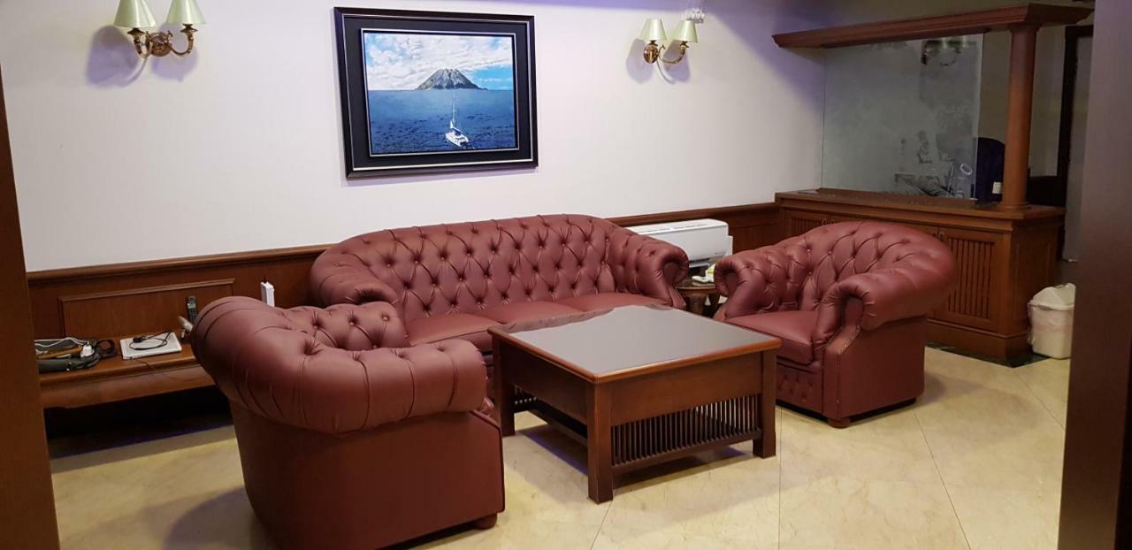 Aparthotel Marina Court Luxury Penthouse Kota Kinabalu Esterno foto