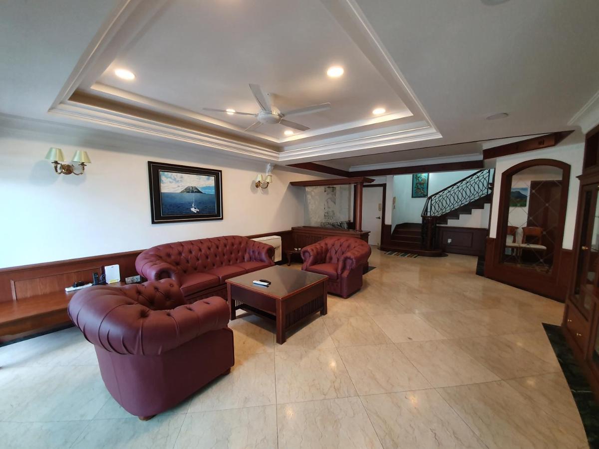 Aparthotel Marina Court Luxury Penthouse Kota Kinabalu Esterno foto